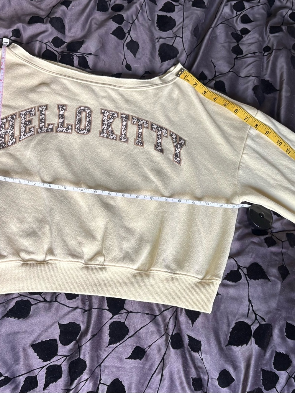Hello Kitty Cream Off-Shoulder Sweatshirt with Patterned Lettering - Picture 5 of 8